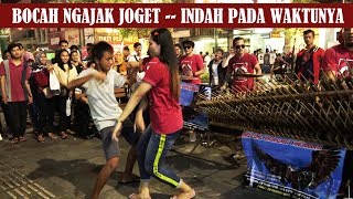 Download lagu PARAH !! BOCAH NGAJAK JOGET |  INDAH PADA WAKTUNYA | ANGKLUNG RAJAWALI MALIOBORO YOGYAKARTA mp3