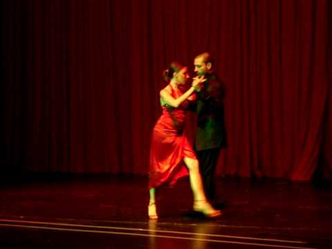  Andrea Misse  and  Javier Rodriguez  are  dancing  to  the  tango  "  Bahia Blanca  "