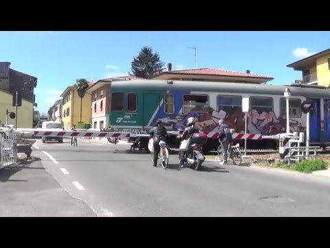 Passaggio a livello di via Romana in HD - Lucca / Level Crossing / Bahnübergang / Paso a nivel