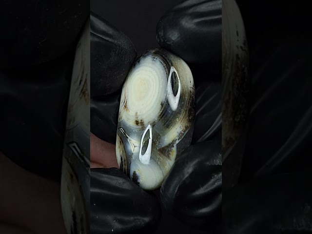 حجر عقيق بافوري طبيعي