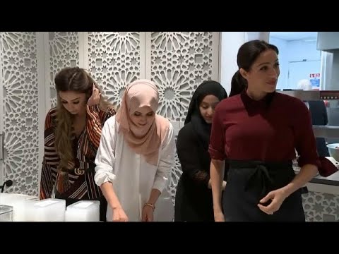 شاهد دوقة ساسيكس ميغان ميركل تطبخ في مركز المنار للتراث الثقافي الإسلامي…