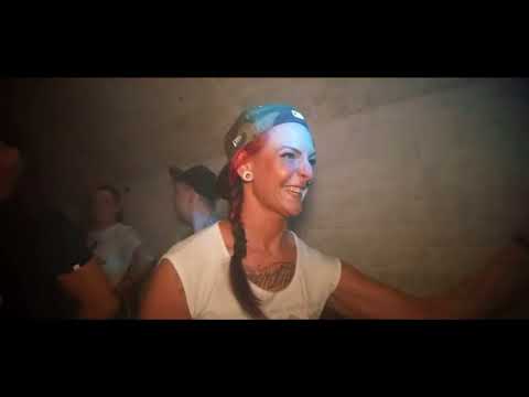 TERROR DUCK VS. THE DEMON DWARF (SLOOP SERVICE)