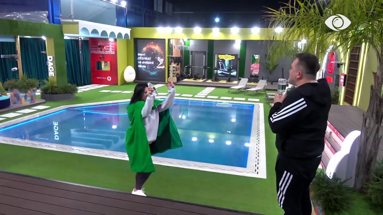 Juli u shpjegon banorëve lojën e mafias: Asnjë nuk flet pa i dhënë rradhën unë