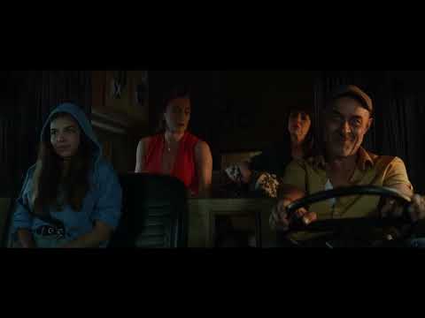 ひとつのバンに乗り合わせた男女が美女ハイカーを乗せると命の危機に巻き込まれるロードホラー『パラミドロ』予告