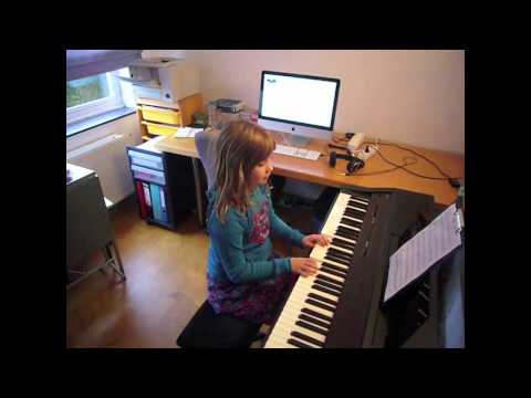 June plays "Roodborstje", a Dutch song