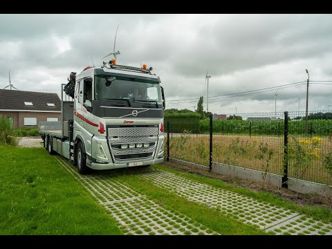 Onze waterdoorlatende HYDRO-Platen als oprijpad bij Transport Oomen in Hoogstraten - Testimonial