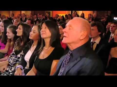 Precioso vals de Anthony Hopkins ejecutado por el violinista André Rieu