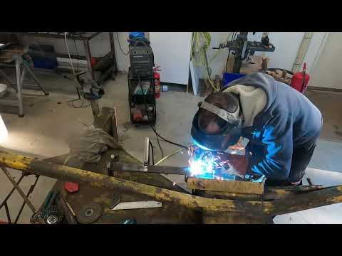 Installing hydraulic cylinder on pull/push behind tractor snowblower