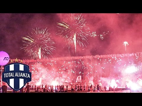 "[HD] Espectacular Recibimiento de ALIANZA LIMA en la Noche Blanquiazul 2015" Barra: Comando SVR • Club: Alianza Lima
