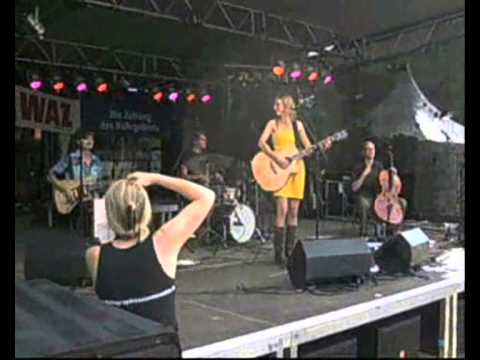 MissinCat - Distracted (Live @ Bochum Total 2009)