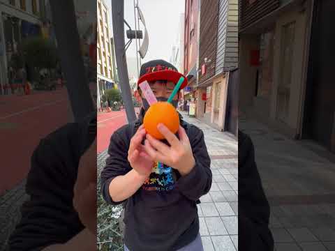 Drink it? Or not? 100% orange juice made right before your eyes - Asakusa Freshly Squeezed Orange...