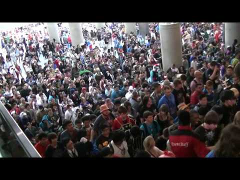 Anime Expo 2013 - Day One, 12pm Exhibit Hall Rush