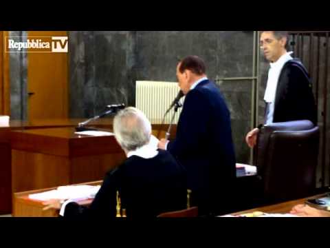 Berlusconi   In aula  spiega ai presenti il "Bunga Bunga"