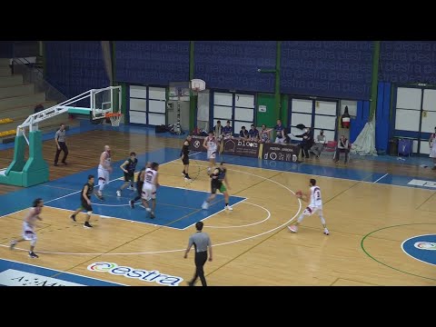 Basket, Amen serata no, Agliana ne approfitta