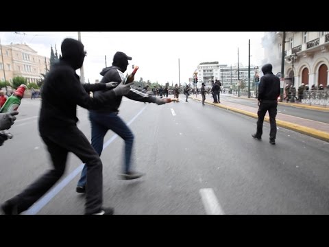 Anarchists attack the riot police outside the greek parliament (Athens, Greece – 17 May 2017)