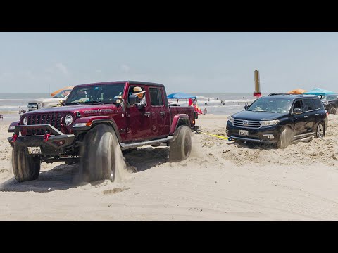 Genius Techniques 4x4 Trucks Use to Help Strangers Stuck in Sand