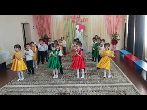 "Красивый выход детей на День матери"