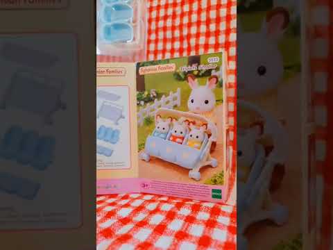 Epoch Sylvanian Families Figūra – Vežimėlis trynukams (5533) video