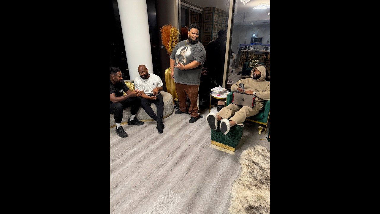 When Jacoby and Mike’s twin cousin try to convince them that white is right!