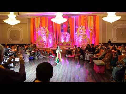 Best Mehndi Dance 2014 - Zaid and Anza - Surprise Groom Performance