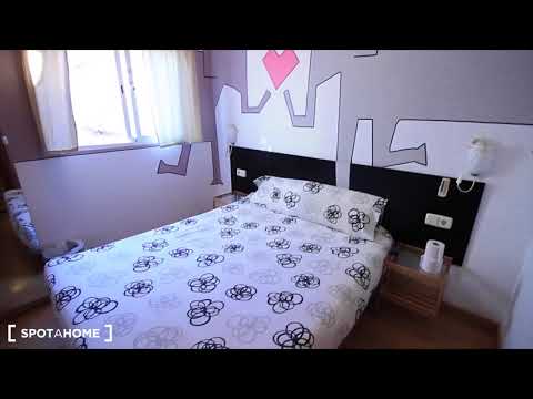 Rooms with private bathroom for rent in a 12-bedroom apartment with... - Spotahome (ref 148764)