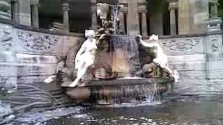 preview picture of video 'Fountain at Hever Castle, Kent, UK'