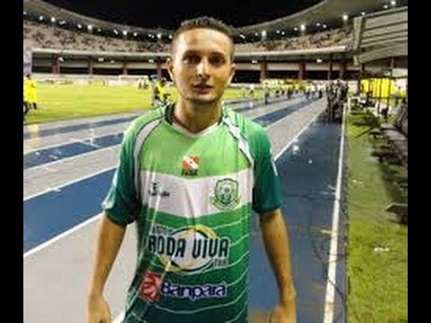 Melhores momentos do lateral-direito Magno