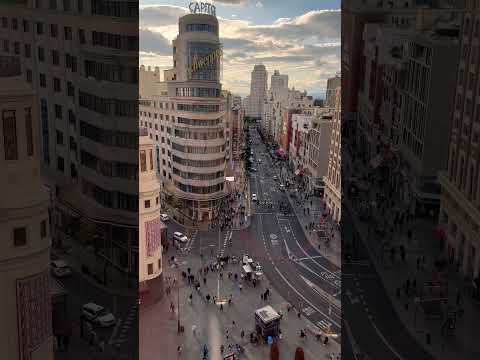 Vista superior da rua Callao do El Corte Ingles. #eagleview #callao #madrid #elcorteingles #gourmet