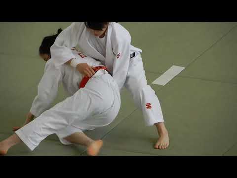 女子柔道、寝技から逃れる様子（高画質）