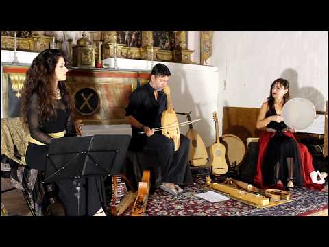 "A la una yo nací"  interpretada por Sephardica