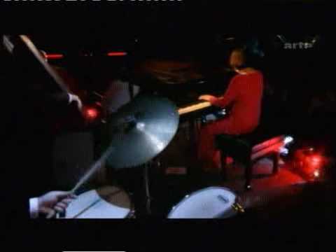 Toshiko Akiyhoshi - Children in a Temple Garden