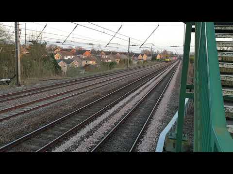 (HD) Freightliner 90016+90048 passing Euxton on very late 4S44 27/3/2019