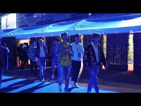 BTS (방탄소년단) Backstage At The AMAs After Their Performance [171119]