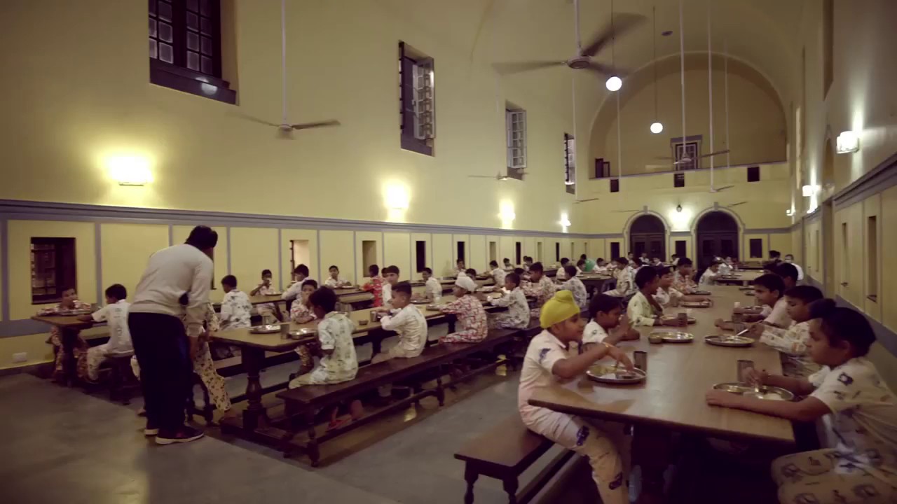 Le Aate Hai Lyrics | DTDC Courier – TV Commercial | Sourav Ganguly