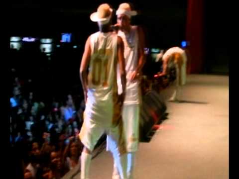 OS OUSADOS NA FESTA DE 4 ANOS DA BEAT 98 NO BARRA MUSIC 2012