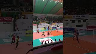 Download lagu Penonton histeris melihat timnas putri jatuh bangun ngejar bola 😱 #volleyball #viral #voli mp3