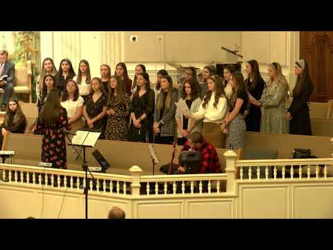 Cor de fete - Este unul ce te iubeste asa cum esti