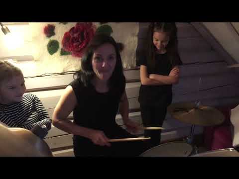 Hele  Kõrve  поздравляет Русский театр с 70 летием