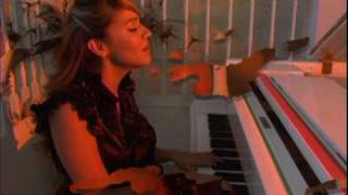 Kristine Mirelle: &quot;Let Go&quot; live acoustic