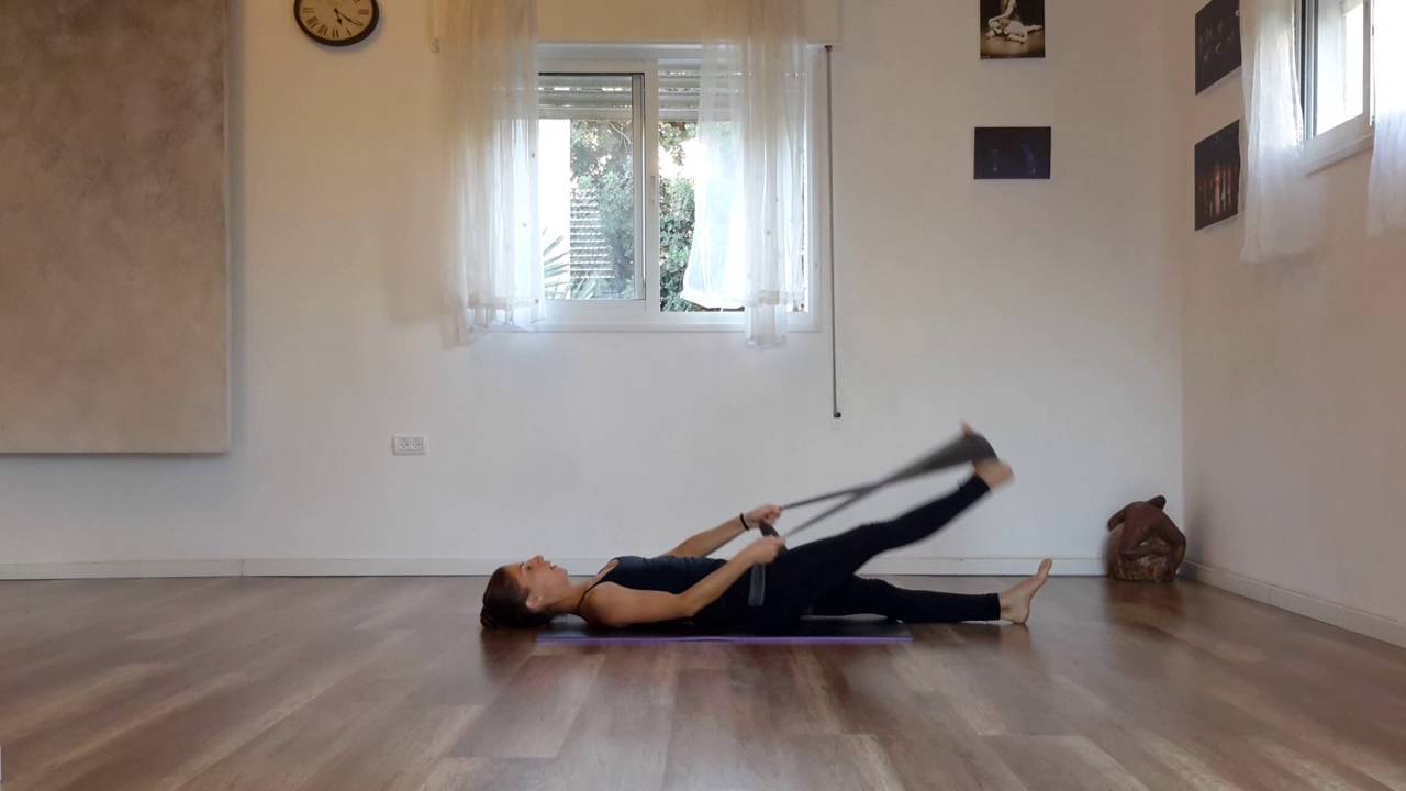 10 דקות פילאטיס עם גומיה