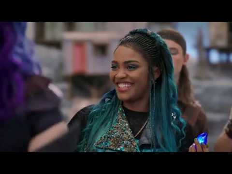 Descendants 3 - Mal And Uma Join Forces | Clip #17