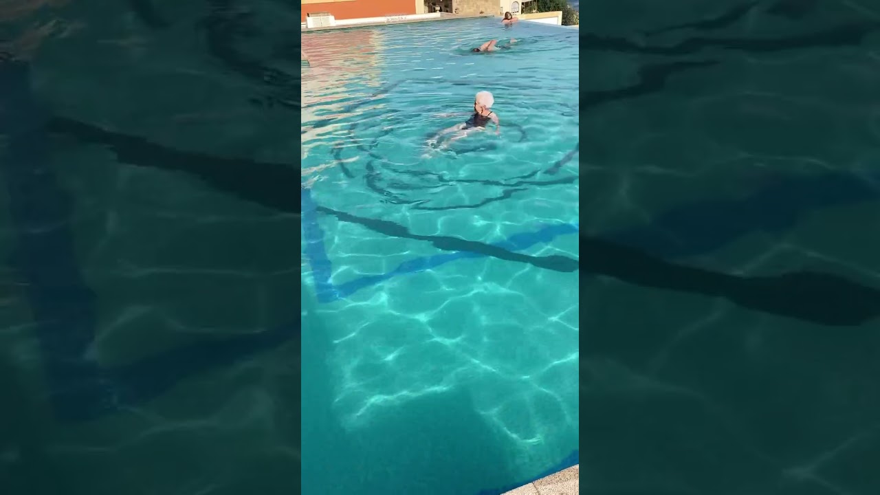 Play video Enjoying the pool at the Grand Hotel 