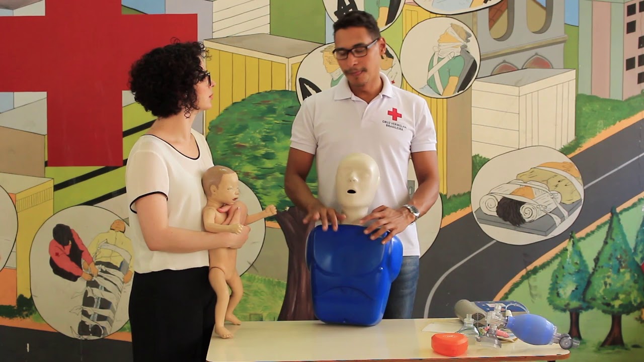 Obstrução de vias aéreas crianças de 2 a 14 anos - Manobra de Heimlich (8/27)