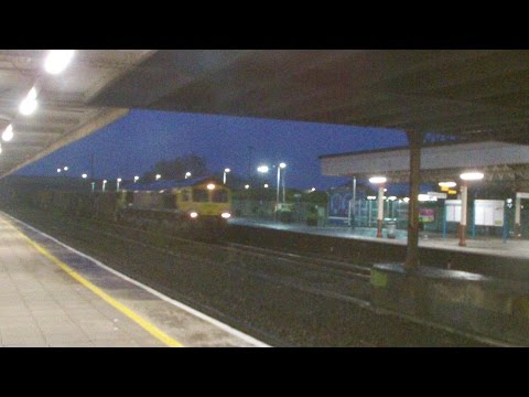 Rhyl 10.5.2016 - Freightliner 66528 & 66511 on High output train - Class 66