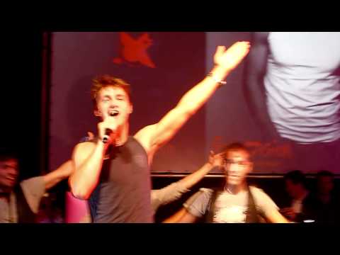 ESCKAZ live in Dusseldorf: Russian party Alexej Vorobjov dances Kalinka