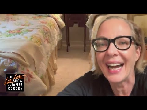 アリソン・ジャニーの幼少期の部屋はまだ残っている - Show & Tell (Allison Janney's Childhood Room Is Still In Tact - Show & Tell)