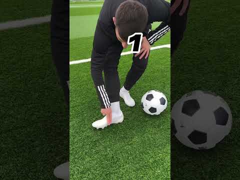 How to shoot a curve shot #football #soccer #soccerdrills #footballskills #training #shoot #curve