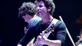 Turn Right Jonas brothers Joe crying (Joe llorando)