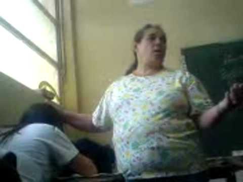 Maria de Loudes exorcitando Karolyna