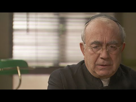 Don Anselmo, acorralado y a punto de descubrir a Carmelo y Berengario